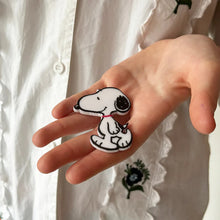 Load image into Gallery viewer, Peanuts Snoopy Pin Badge