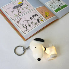 Load image into Gallery viewer, Peanuts Snoopy Keyring