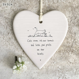 6197 Wobbly Round Heart - Cats Come Into Our Homes