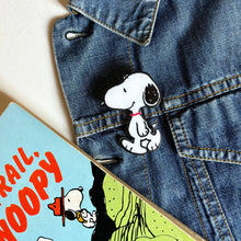 Load image into Gallery viewer, Peanuts Snoopy Pin Badge
