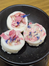 Load image into Gallery viewer, Freckleface Wax Melts - Pick and mix
