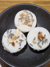 Load image into Gallery viewer, Freckleface Wax Melts - Pick and mix
