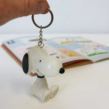 Load image into Gallery viewer, Peanuts Snoopy Keyring
