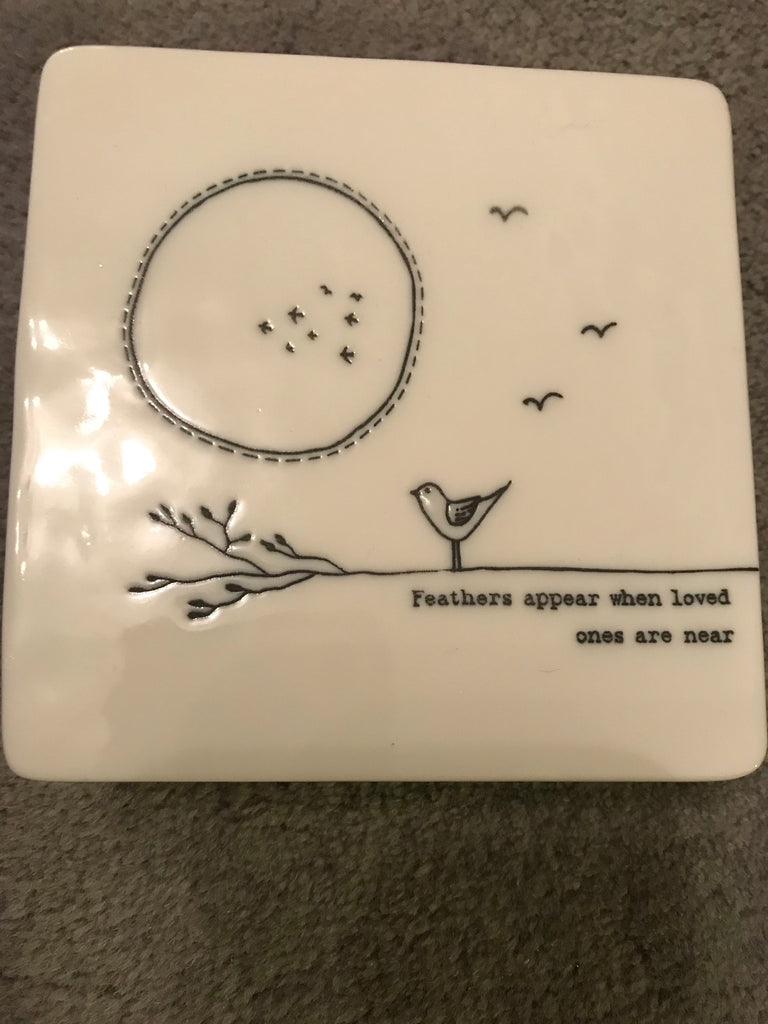 Porcelain coaster - Feathers appear - East of India - 163