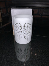 Load image into Gallery viewer, White ceramic wax melt/oil burner - Angel Wings
