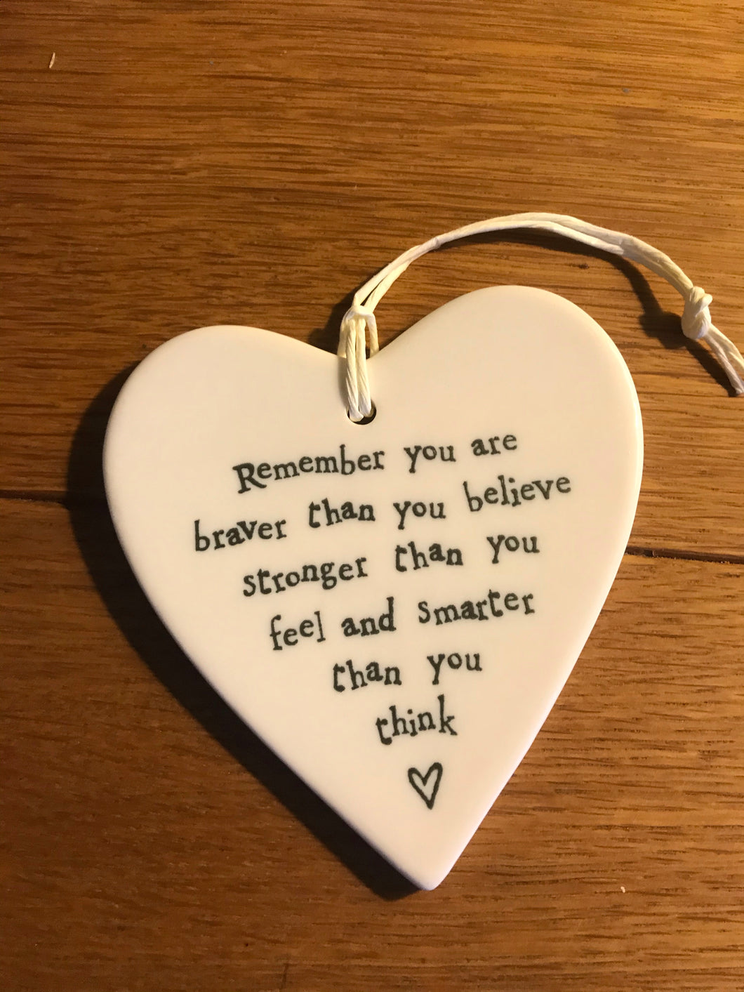 4192 East of India porcelain heart - Remember you are braver